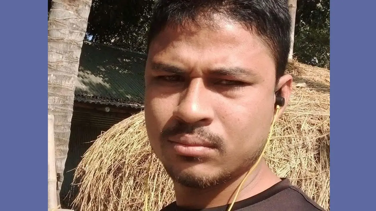 নিজের শরীরে পেট্রোল ঢেলে আগুন দেওয়া সেই যুবকের মৃত্যু