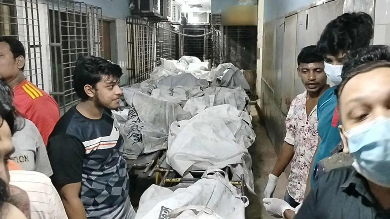 মিরপুরে অগ্নিকাণ্ডে নিহত আরও ১০ জনের ময়নাতদন্ত সম্পন্ন