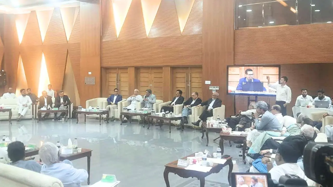 অধ্যাদেশের মাধ্যমে জুলাই সনদের বৈধতা দেওয়ার প্রস্তাব রাজনৈতিক দলগুলোর
