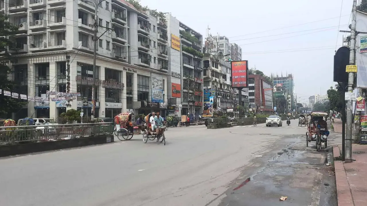 ফাঁকা ঢাকায় চলাচলে স্বস্তি, নেই চিরচেনা যানজট 