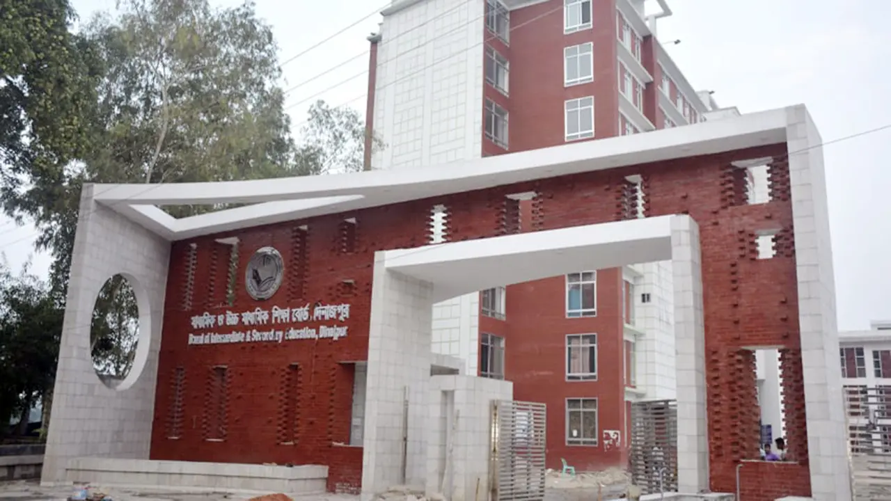 দিনাজপুর বোর্ডে জিপিএ-৫ এ ধস, পাসের হার ৫৭.৪৯