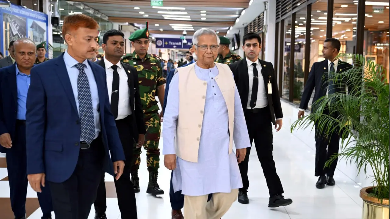 রোমের উদ্দেশে ঢাকা ত্যাগ করলেন প্রধান উপদেষ্টা