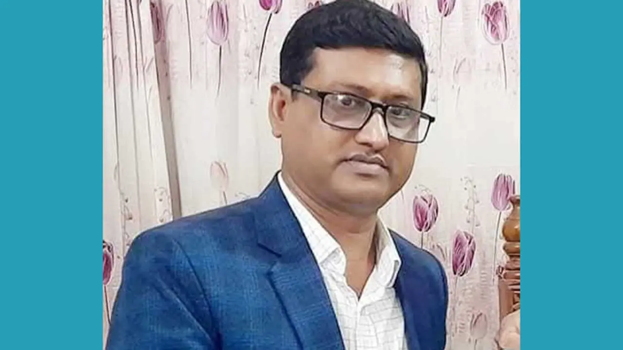 ডিসির স্বাক্ষর স্ক্যান করে শিক্ষা বোর্ডে চিঠি পাঠালেন স্কুলশিক্ষক!