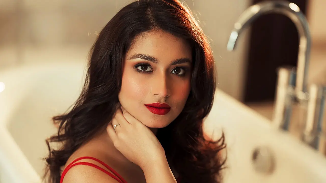 দুই-তিনটা পারফিউম একসঙ্গে ব্যবহার করলে কী হয়, জানালেন ফারিণ