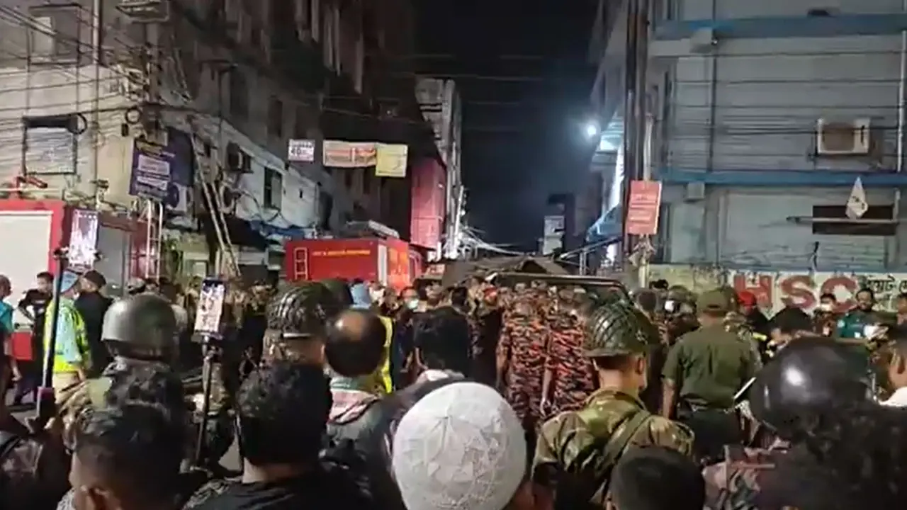 রূপনগরে আগুনে নিহতের সংখ্যা বেড়ে ১৬