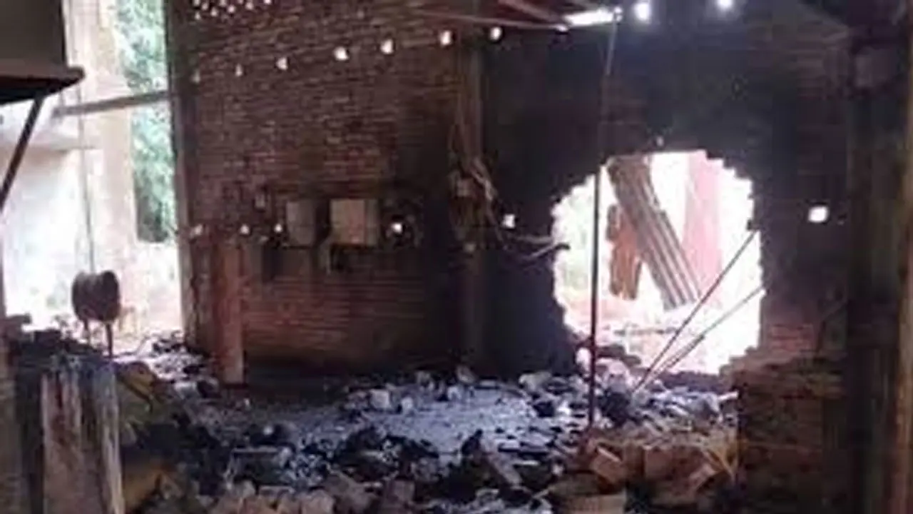 সিসা তৈরির কারখানায় আগুন, দগ্ধ ৭ 