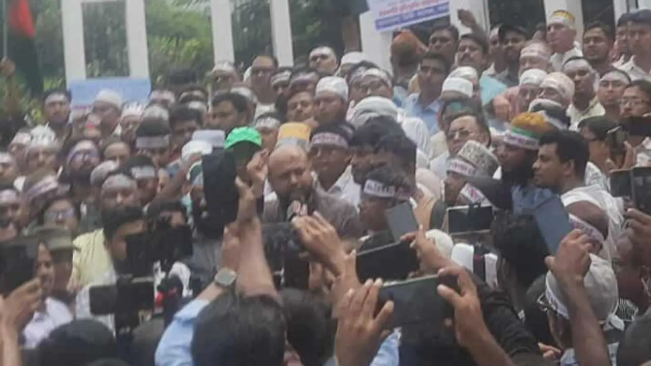 শিক্ষকদের ন্যায্য সব দাবি মেনে নিন : ব্যারিস্টার ফুয়াদ