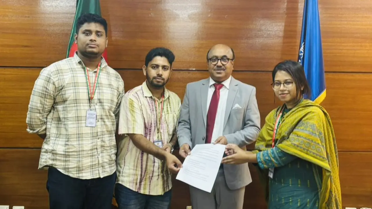 মনে হয় আমলারা বাস্তবতা ধারণ করতে পারছেন না : হাসনাত আব্দুল্লাহ