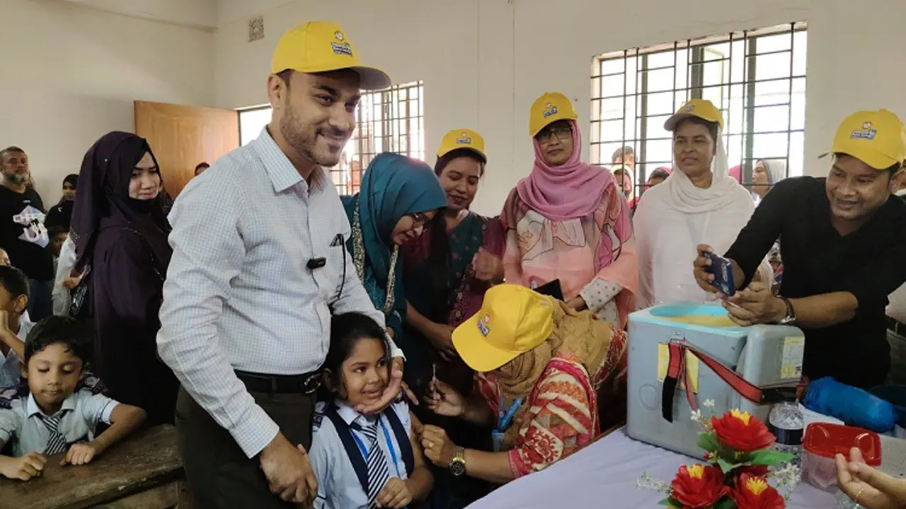 প্রথম দিনে টাইফয়েডের টিকা নিলো ১০ লাখ শিশু