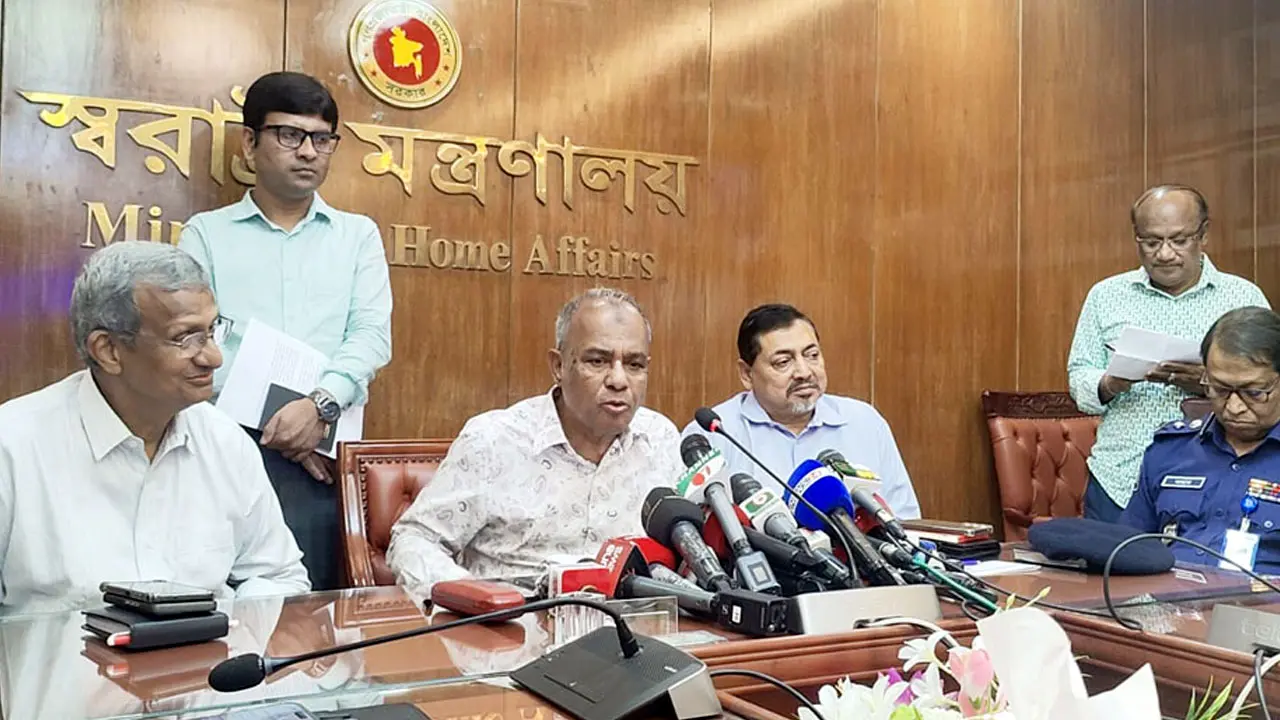 ‘অসুরের মুখে দাড়ি’ চক্রান্তের পেছনে ফ্যাসিস্ট-এর দোসরদের মদদ রয়েছে
