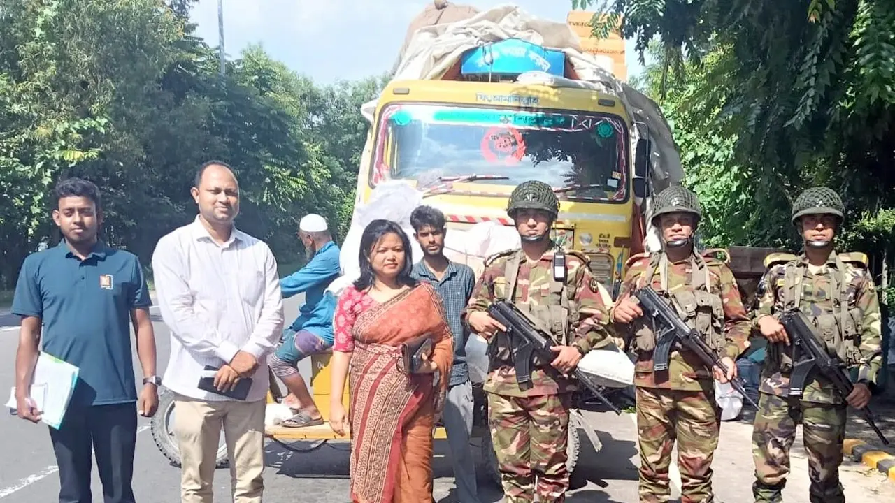 শরীয়তপুরে ট্রাকভর্তি অবৈধ পলিথিন জব্দ, ৪০ হাজার টাকা জরিমানা