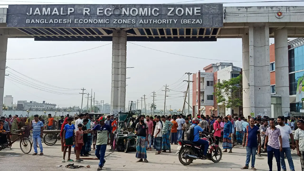 জামালপুরে কাভার্ডভ্যানের সঙ্গে ইজিবাইকের সংঘর্ষ, নিহত বেড়ে ৫