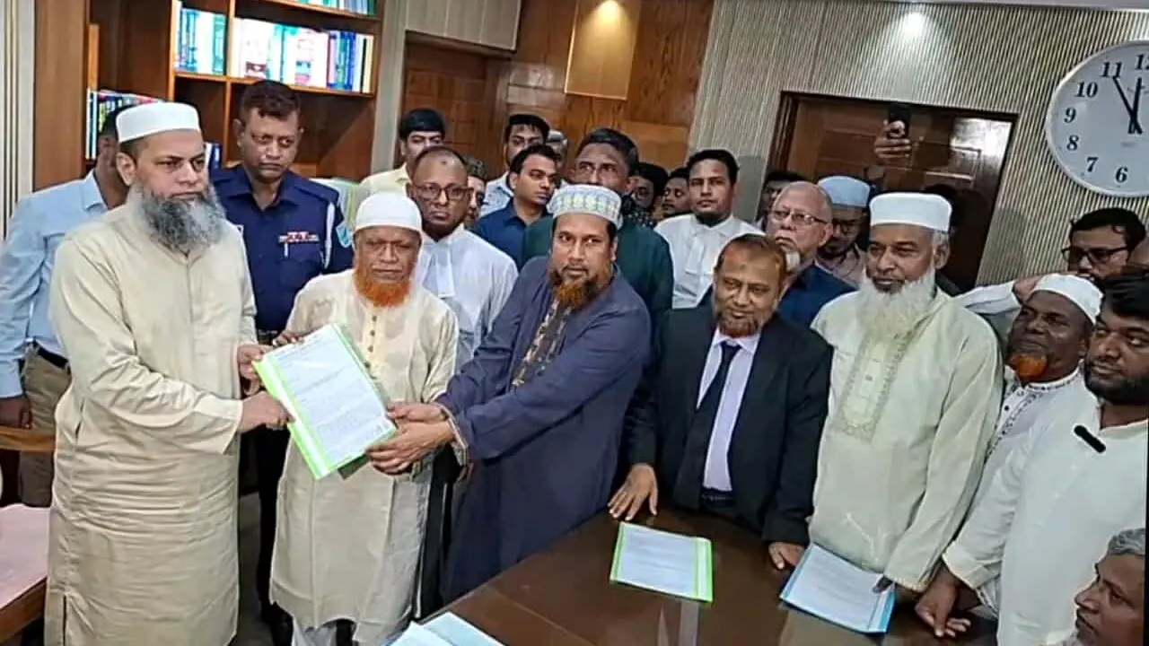 ঢাকা জেলা প্রশাসককে জামায়াতের স্মারকলিপি