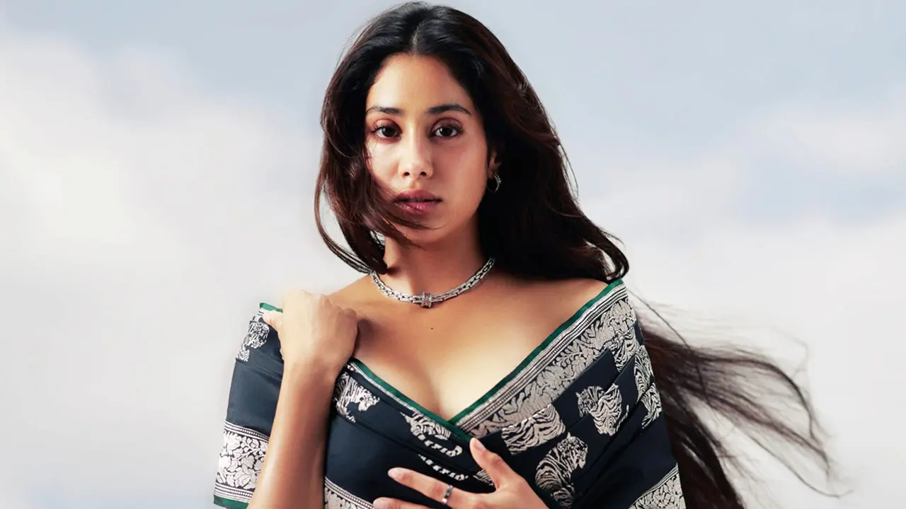এ কারণেই বোকা হয়ে থাকার ভান করি : জাহ্নবী কাপুর