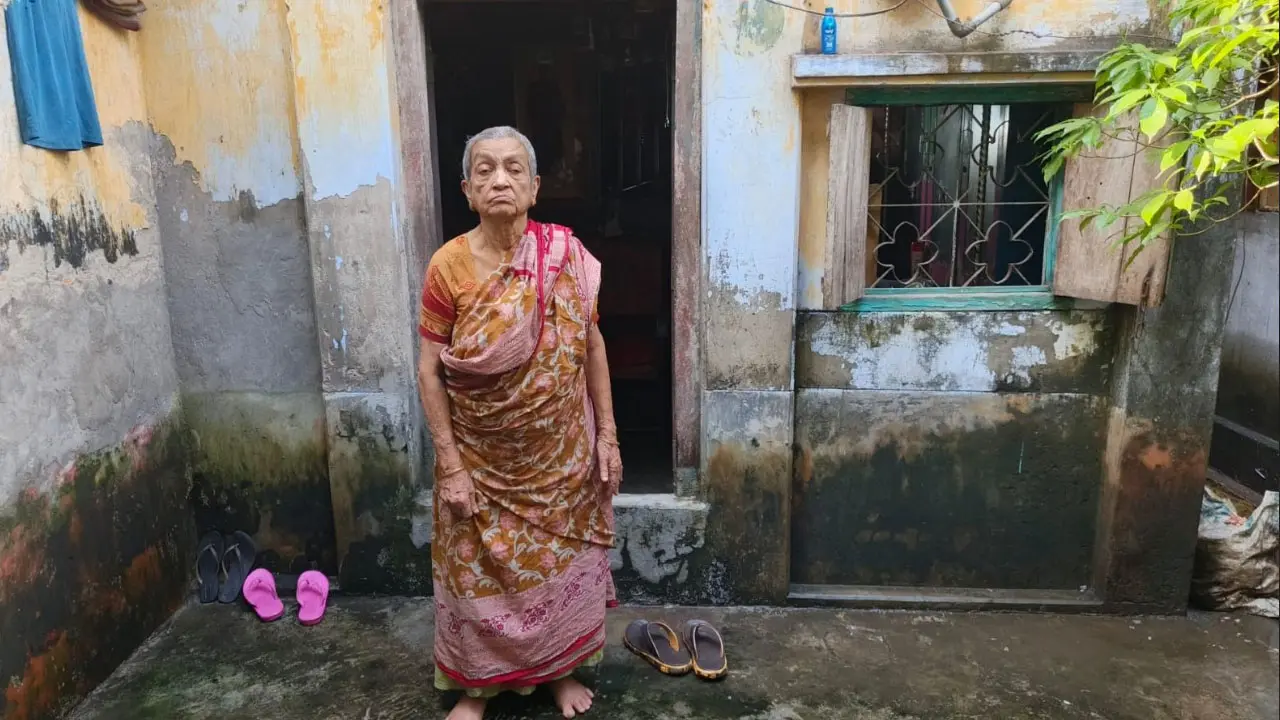 মানুষ গড়ার কারিগর শিক্ষিকা রঞ্জিতা রানী, আজ তার কাছে নেই ওষুধ কেনার টাকা