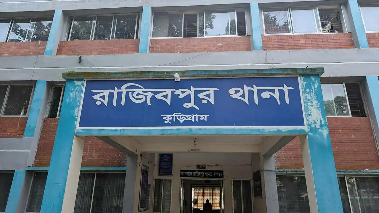পুলিশ সদস্যের হাতে কামড় দিয়ে আসামিকে নিয়ে গেল আ.লীগের কর্মীরা