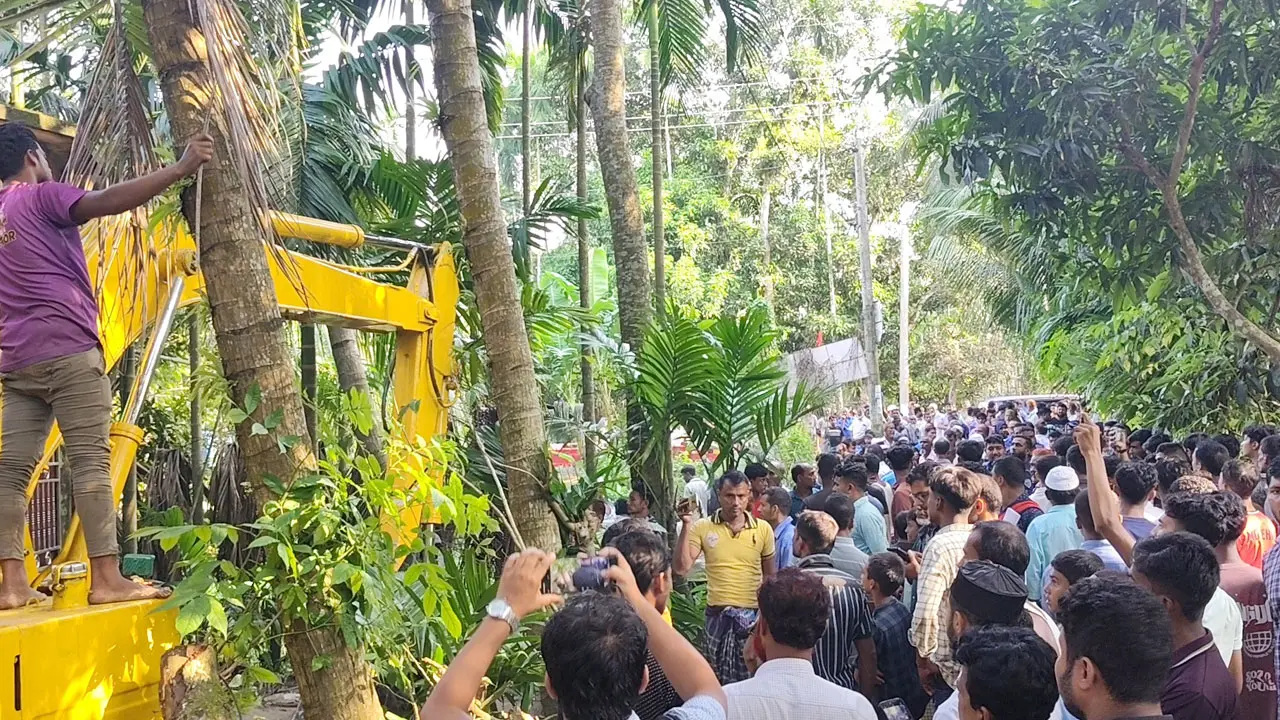 ৪৩ বছর পর জমি বুঝে পেলেন প্রকৃত মালিক