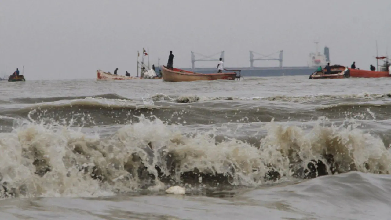 সাগরে সুস্পষ্ট লঘুচাপ, আরও ঘনীভূত হওয়ার আভাস