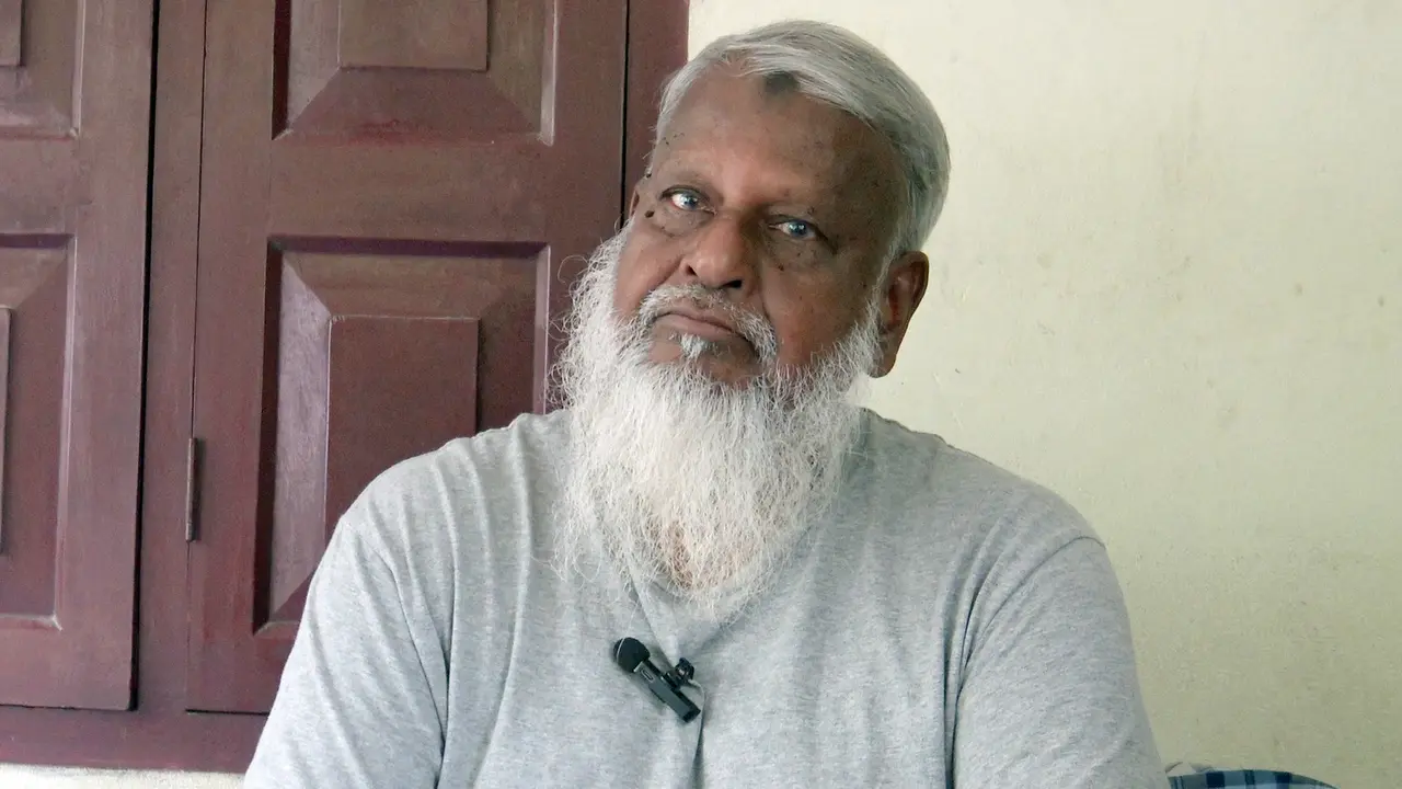শিক্ষার্থীদের সব সমস্যার সমাধান করতেন ‘বড় স্যার’