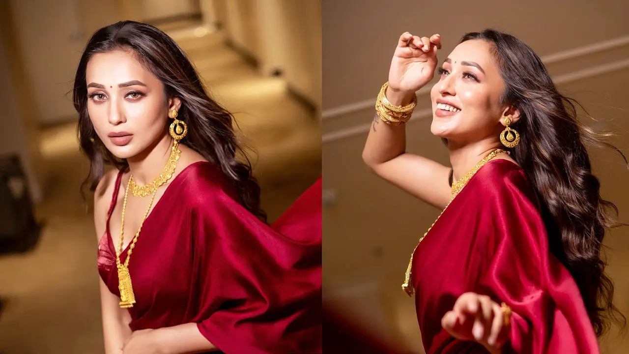 লাল শাড়িতে গ্ল্যামারাস মিমি চক্রবর্তী