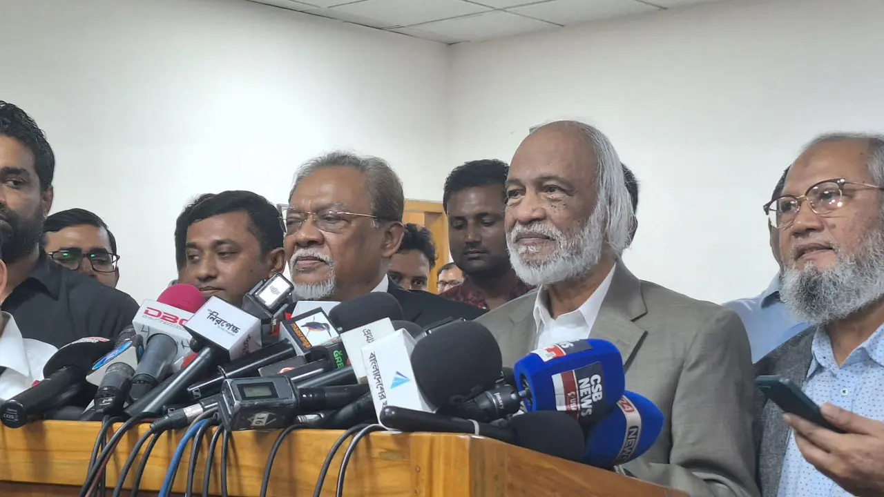 ১৫ বছরের কর্মকর্তারা ১৫ মাসে পরিবর্তন হবেন না : মঈন খান
