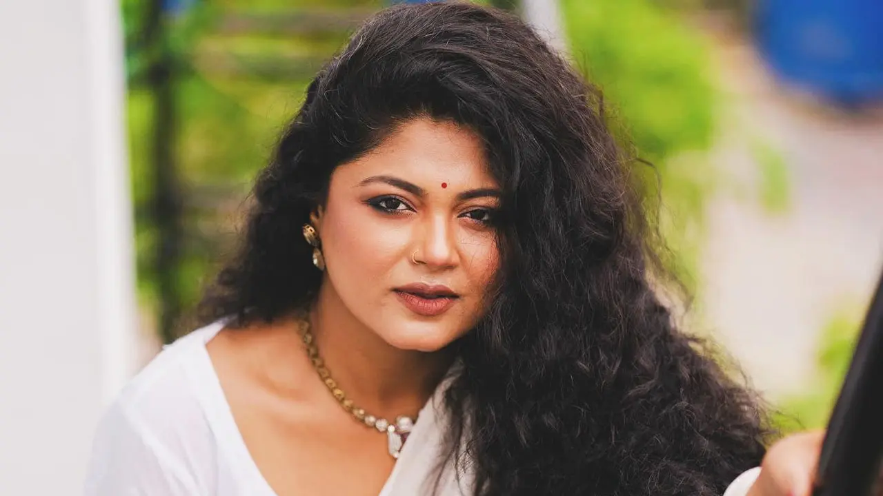 চাচাকে হারিয়ে চিকিৎসা ব্যবস্থা নিয়ে ক্ষোভ মৌসুমী হামিদের