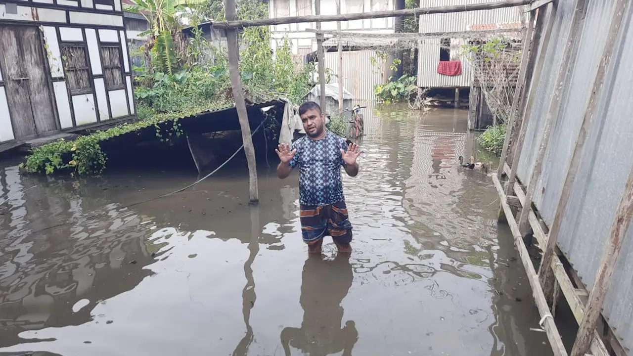 ৬ মাস ধরে পানিবন্দি কুমারভোগের অর্ধশত পরিবার