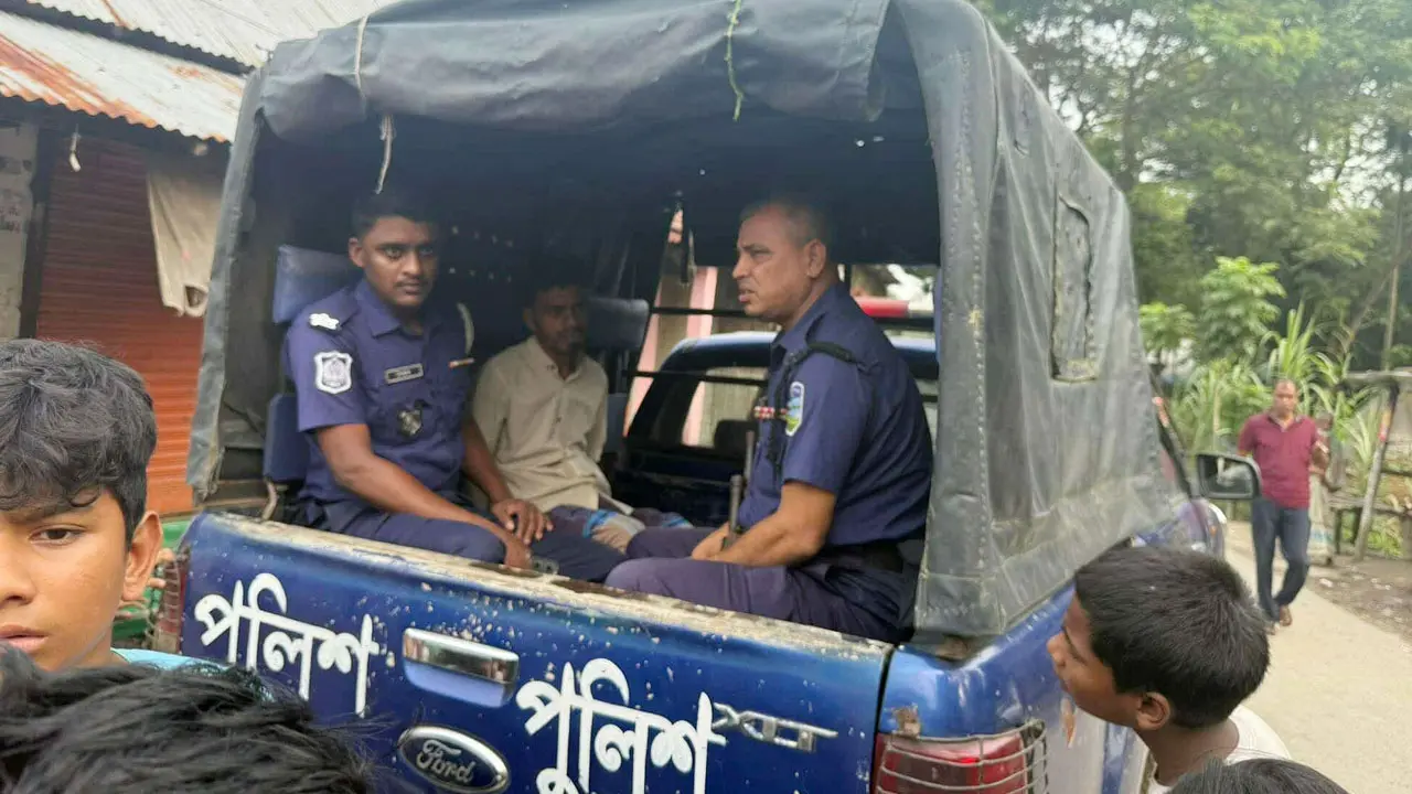 মা-বাবাকে হত্যা করে ঘরের মেঝেতে পুঁতে রাখলেন ছেলে