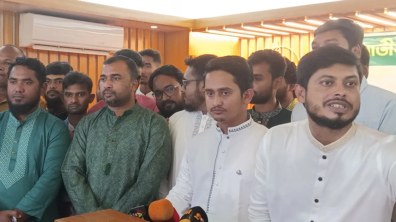 এনসিপির শাপলা প্রতীক পেতে আইনগত বাধা নেই : সারজিস