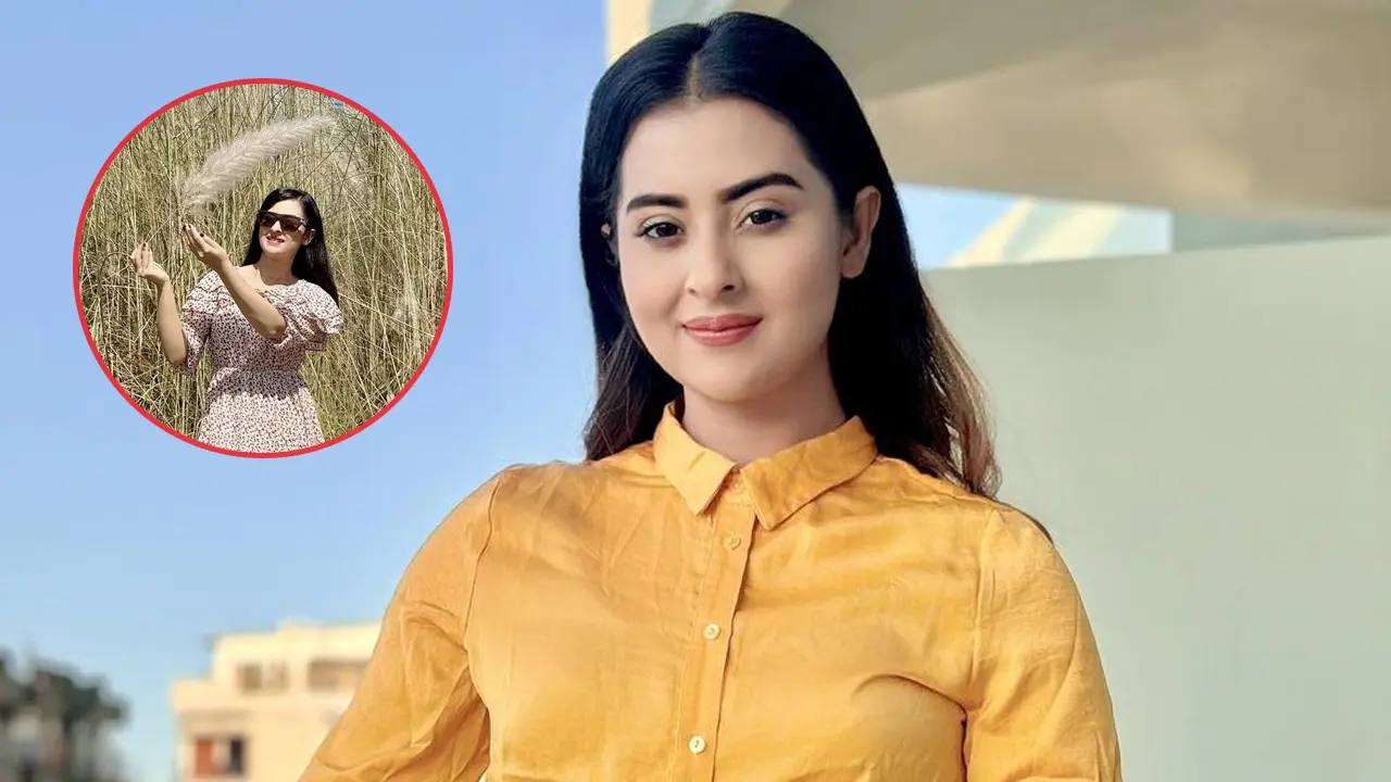 কাশফুলের শুভ্রতায় বুবলী