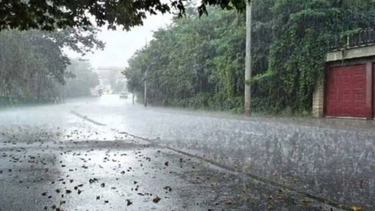 ঢাকায় বজ্রসহ বৃষ্টির আভাস, তাপমাত্রা কমতে পারে ৩ ডিগ্রি
