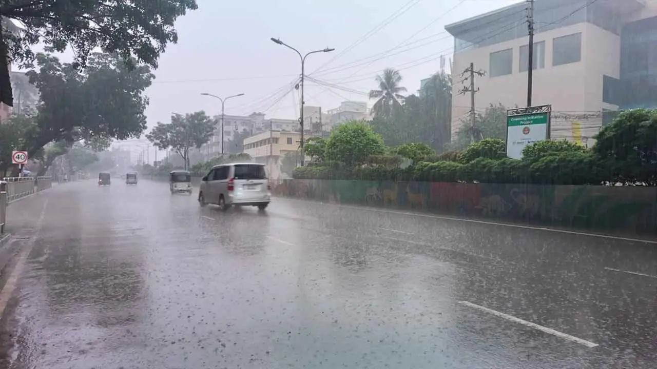 ২৪ ঘণ্টায় ঢাকায় ২৬ মিলিমিটার বৃষ্টি, আজও হতে পারে হালকা বৃষ্টি