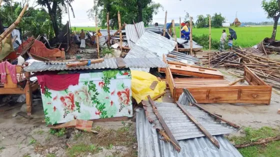 গঙ্গাচড়ায় হঠাৎ ঘূর্ণিঝড়ের হানা, লণ্ডভণ্ড ৮০০ ঘরবাড়ি