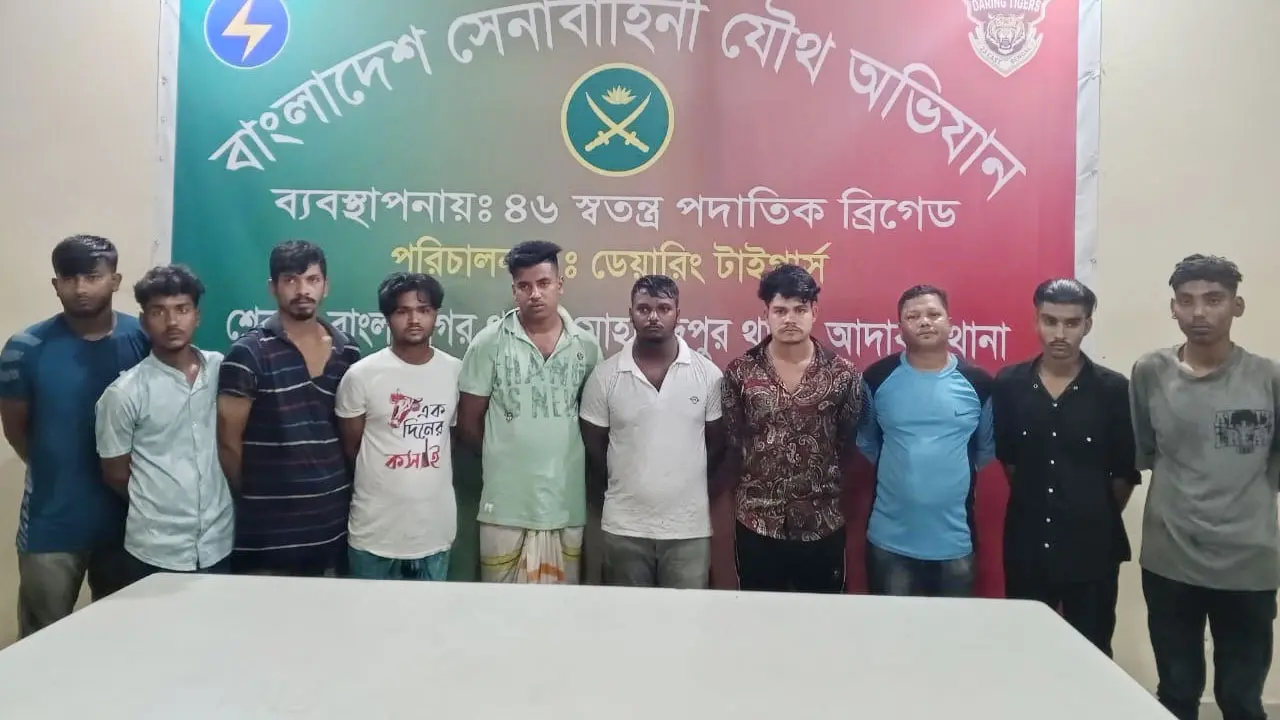 সেনা অভিযান : রায়েরবাজারে কিশোর গ্যাং ‘পাটালি গ্রুপ’-এর ১০ সদস্য আটক