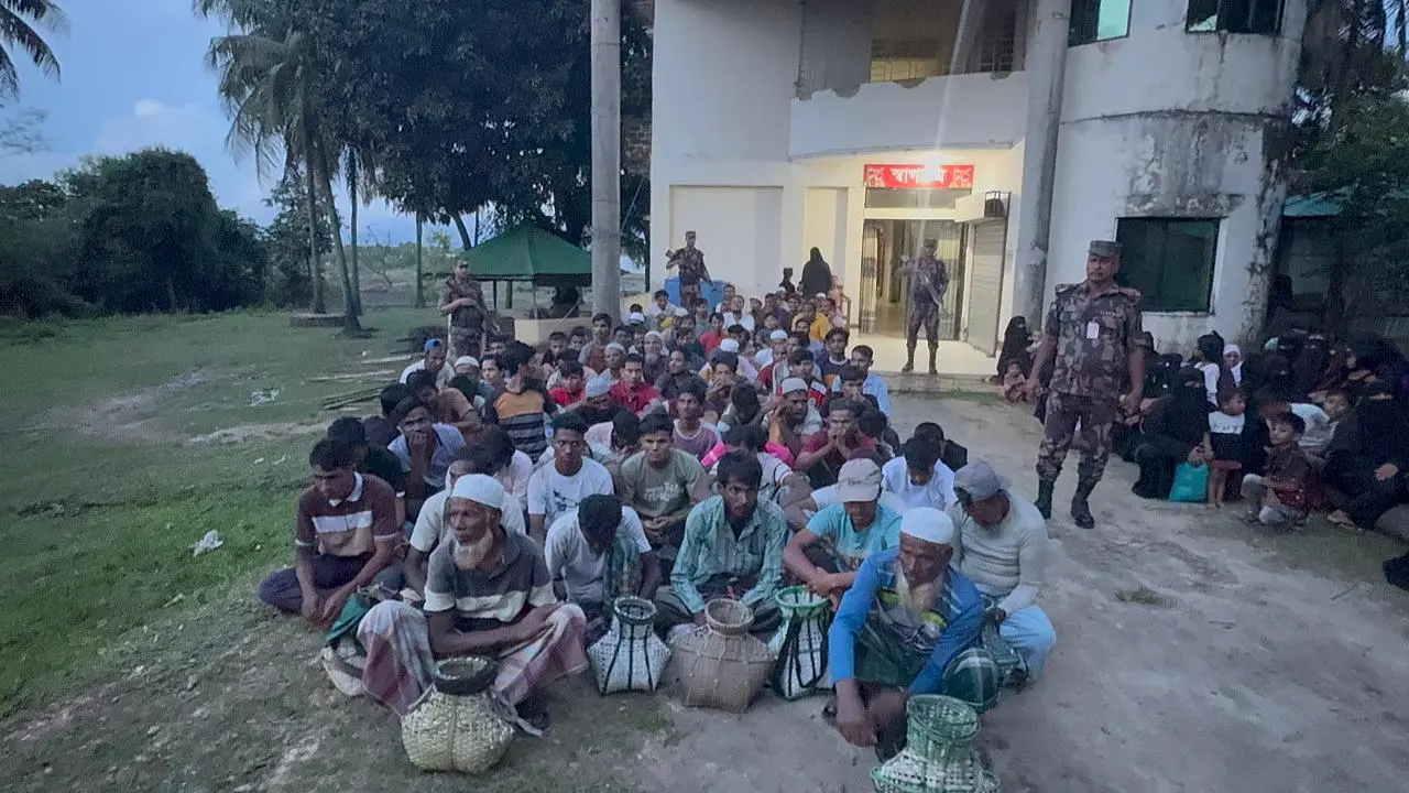 ১৭১ জন রোহিঙ্গাকে আটক করে ক্যাম্পে ফেরত পাঠালো বিজিবি