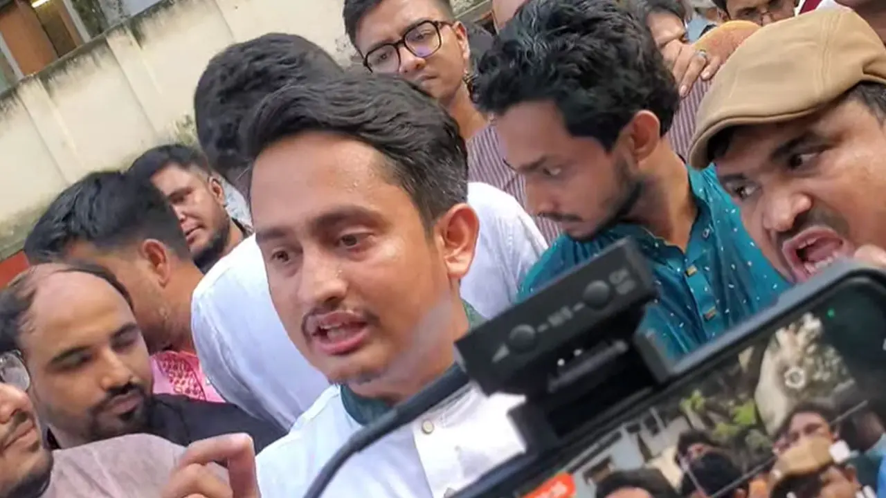 বগুড়ায় সারজিস আলমের সভাস্থলে ককটেল হামলা 