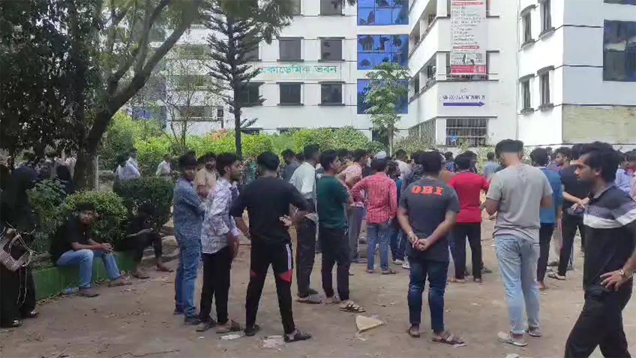 রাতভর সংঘর্ষের ঘটনায় যা বলছেন সিটি ইউনিভার্সিটির শিক্ষার্থীরা