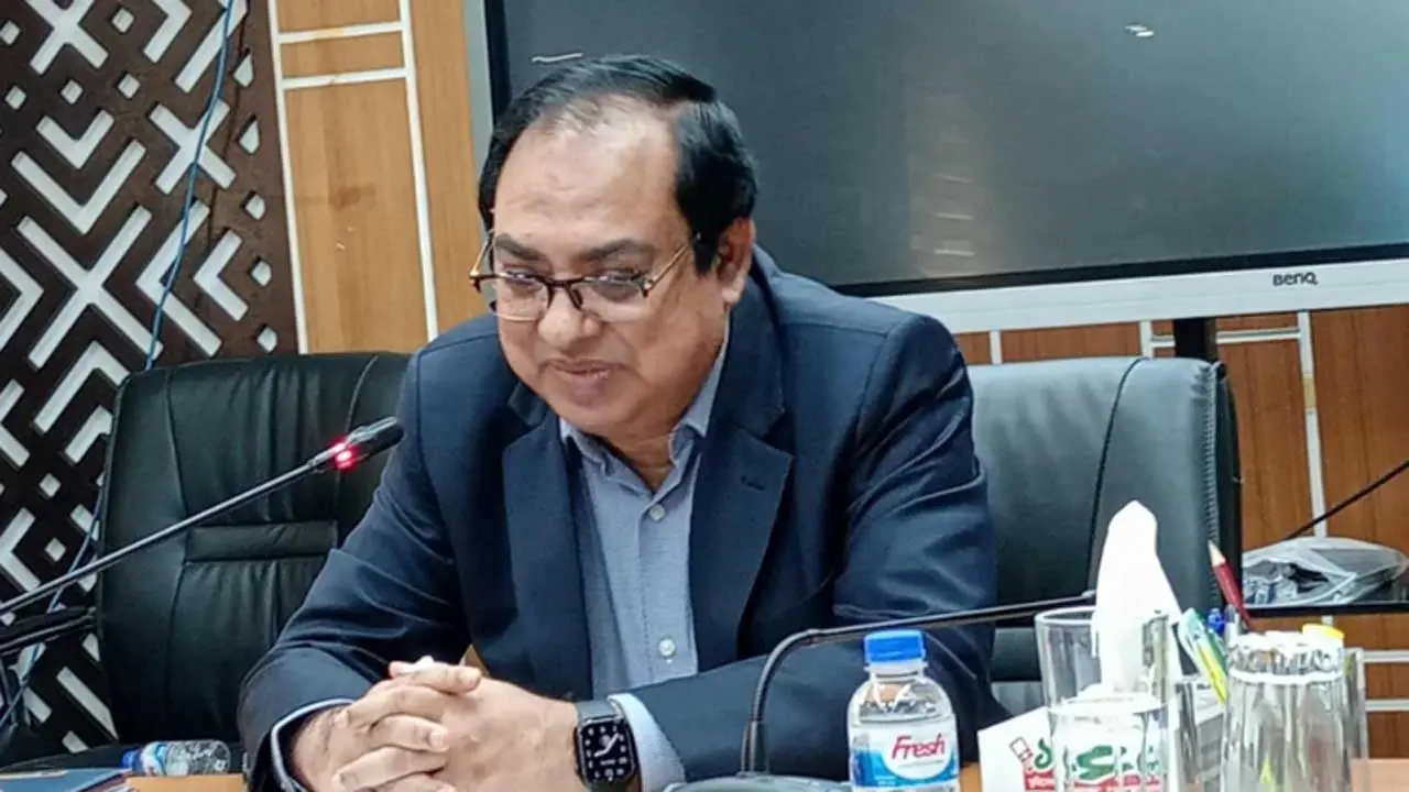 শুরু থেকে শেষ পর্যন্ত সততা ও নৈতিকতা ধারণ করতে হবে : সিনিয়র সচিব
