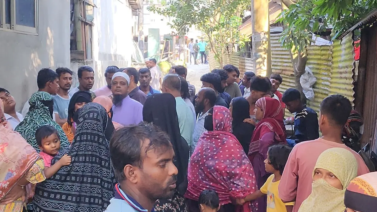 খাটের ওপর পড়ে ছিল গলায় ফাঁস লাগানো গৃহকর্মীর মরদেহ