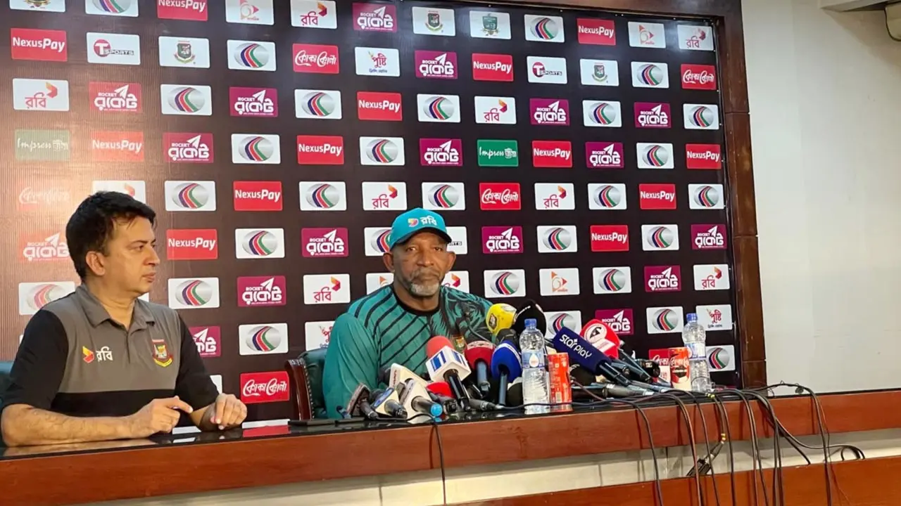 ক্রিকেটারদের সোশ্যাল মিডিয়া ব্যবহার নিয়ে যা বললেন প্রধান কোচ