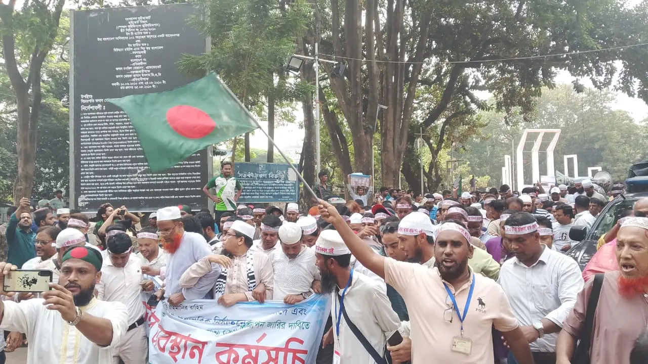 এবার দাবি আদায়ে শহীদ মিনারে অনশনে এমপিওভুক্ত শিক্ষকরা