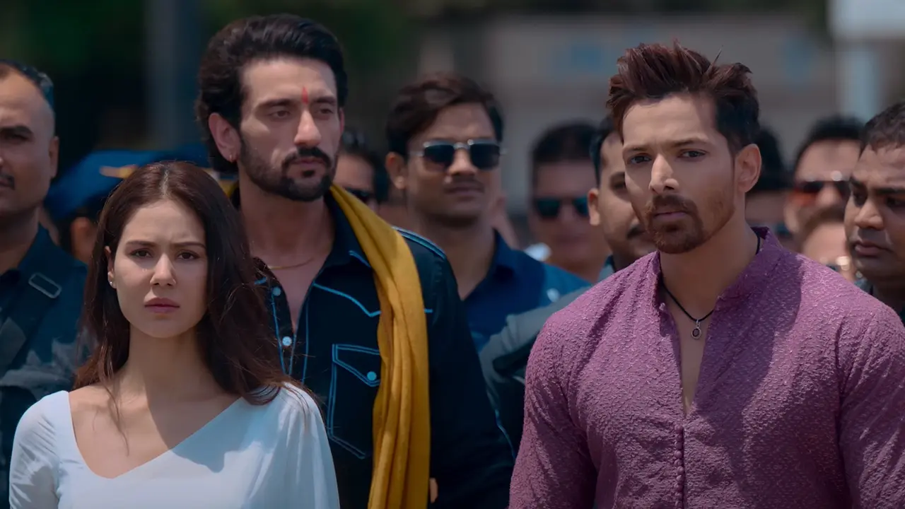 ‘তেরে দিলপে মেরা হাক হে’ গানে মেতেছে নেটিজেনরা 