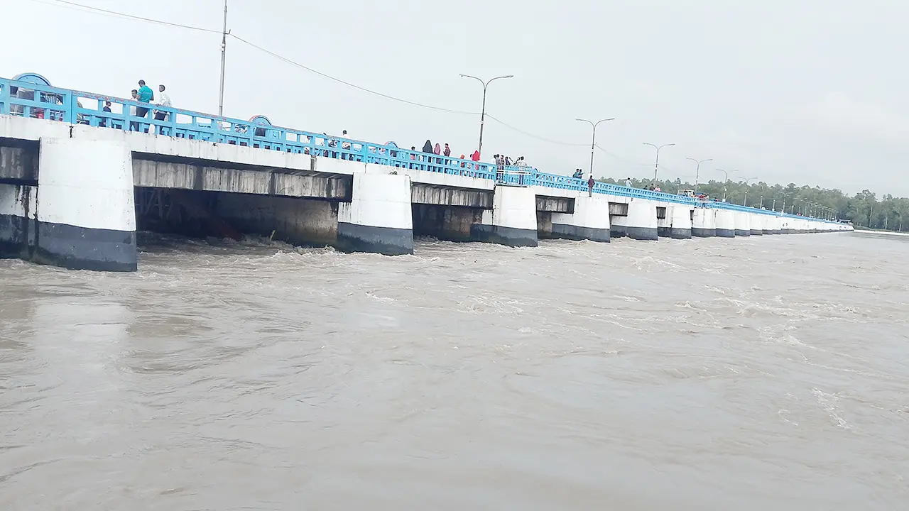 তিস্তার পানি বিপৎসীমার ওপরে, খুলে দেওয়া হয়েছে সব গেট