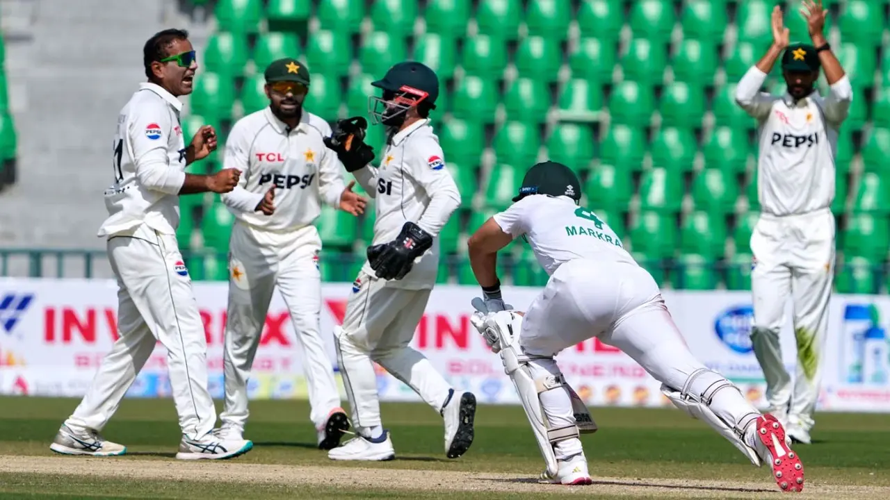 দক্ষিণ আফ্রিকার জয়রথ থামিয়ে জিতল পাকিস্তান