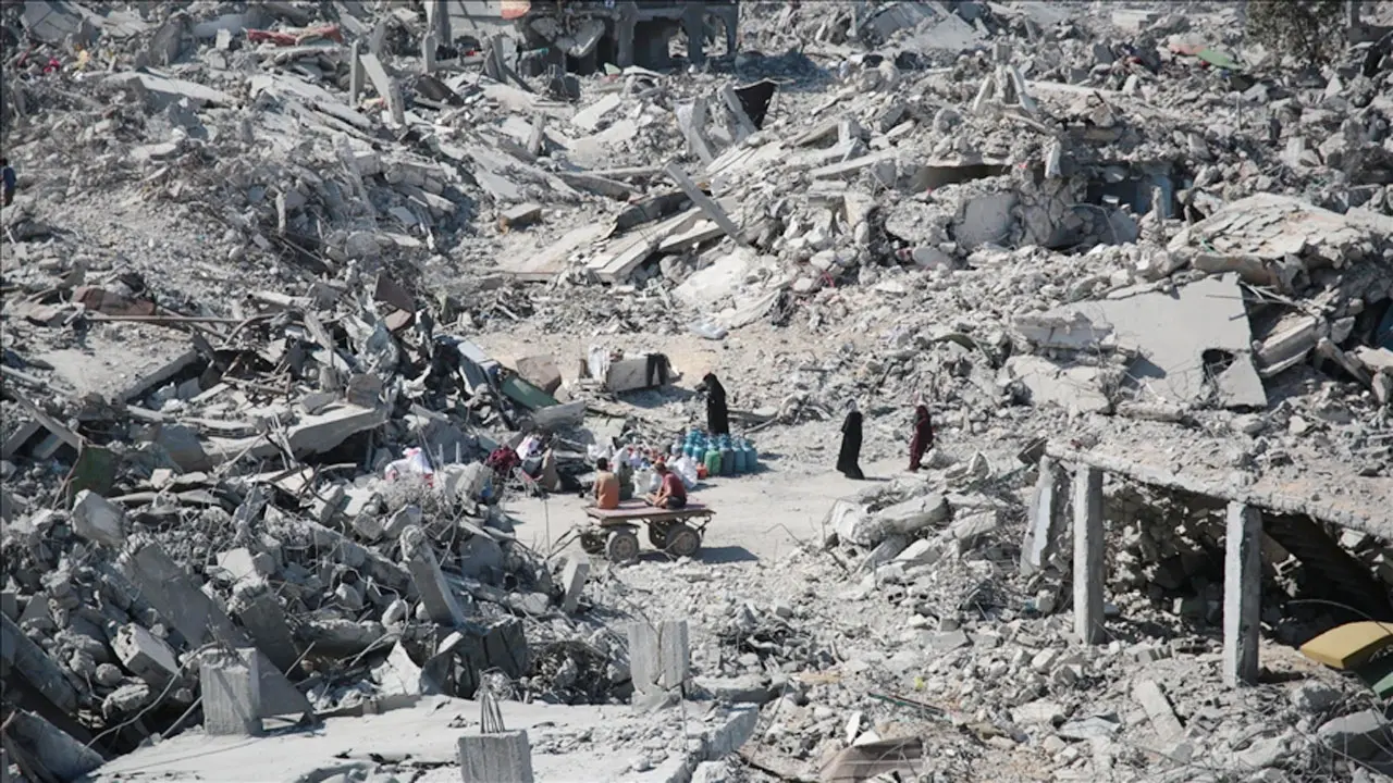 আড়াই লাখ টন জঞ্জালের চাপে ধুঁকছে গাজা