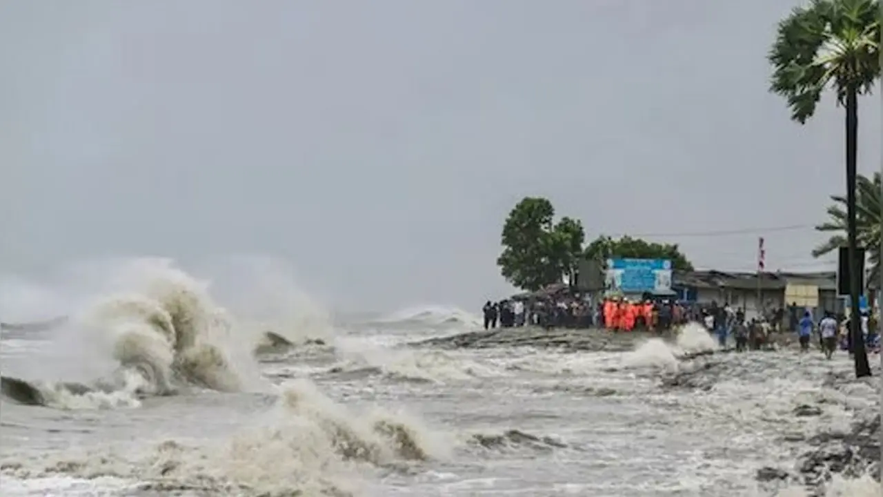 সন্ধ্যা রাতেই উপকূল অতিক্রম করবে ‘সাধারণ ঘূর্ণিঝড়’