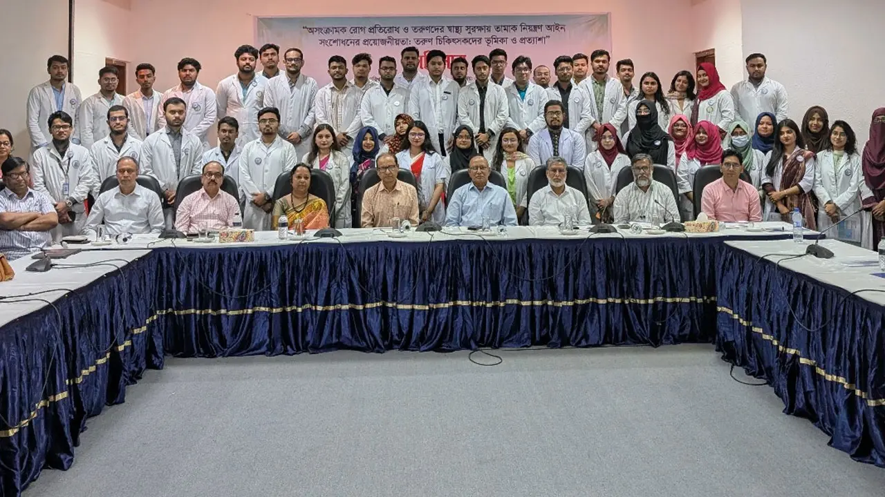 পরোক্ষ ধূমপানে অসুস্থ ৬১ হাজার শিশু, কঠোর আইনের দাবি তরুণ চিকিৎসকদের