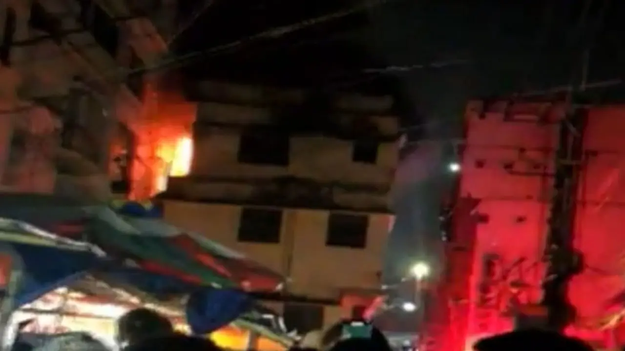 চসিকের ওয়ার্ড কার্যালয়ে আগুন