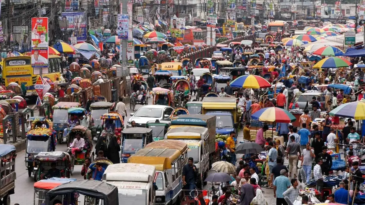 নীরব মহামারি: ব্যাটারিচালিত রিকশায় পঙ্গুত্বের করুণ কাহিনি