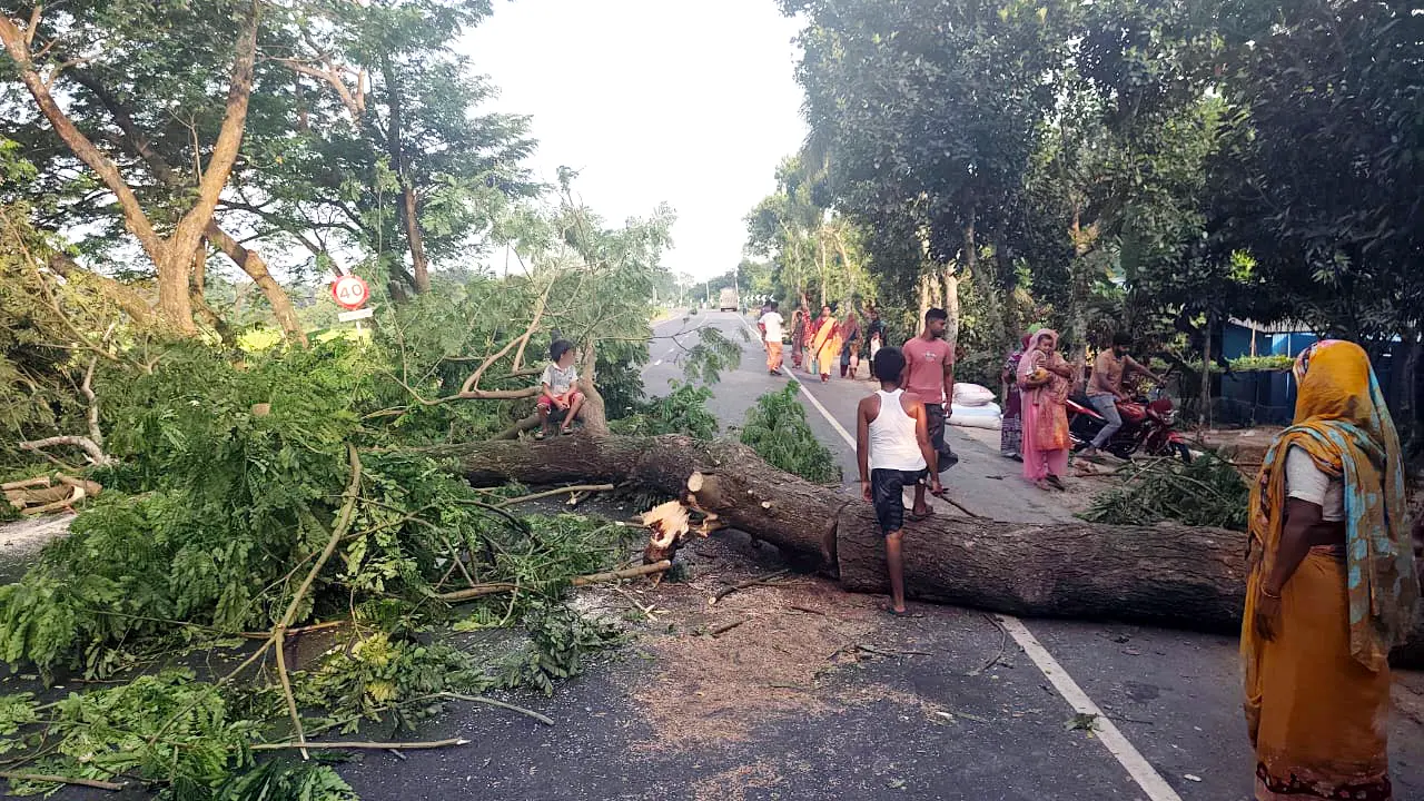 টানা তৃতীয় দিনের মতো ভাঙ্গায় মহাসড়ক অবরোধ, স্থবির যোগাযোগ ব্যবস্থা